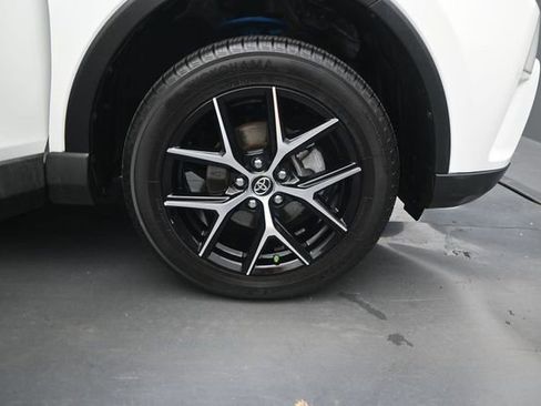 Used 2018 Toyota RAV4 SE w/ Power Extra Value Package FWD image 19