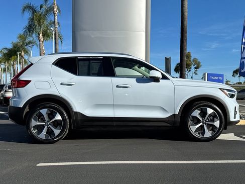 Certified 2025 Volvo XC40 B5 Plus image 6