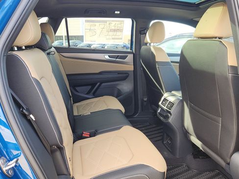 New 2026 Volkswagen Atlas Cross Sport SE image 14