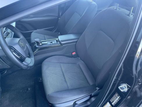 Used 2025 Toyota Prius LE image 34