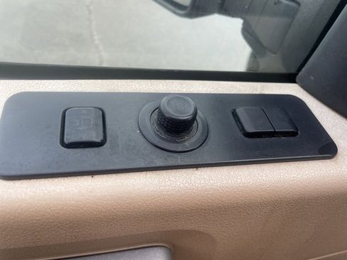 Used 2016 Ford F250 Lariat w/ Lariat Interior Package image 25