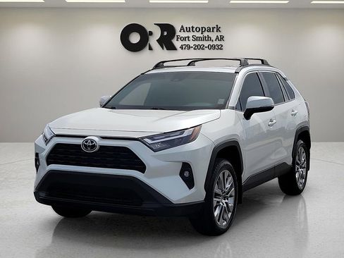Used 2022 Toyota RAV4 XLE Premium image 2