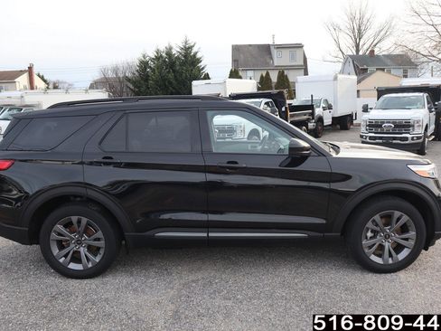 Used 2022 Ford Explorer XLT w/ Equipment Group 202A image 4
