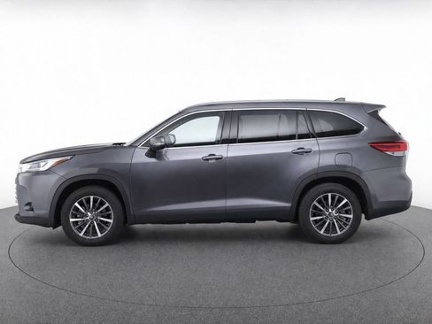 Used 2019 Toyota Highlander XLE FWD image 6