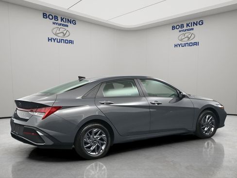 Certified 2024 Hyundai Elantra Blue FWD image 4