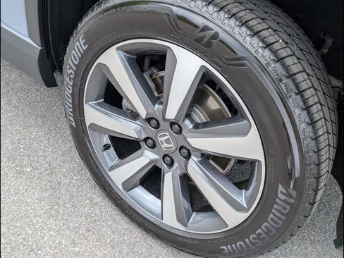 Certified 2025 Honda Pilot Touring image 21