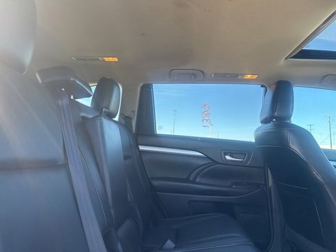 Used 2018 Toyota Highlander XLE image 22