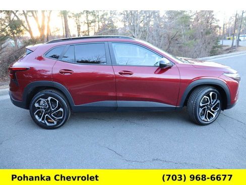 Used 2024 Chevrolet Trax RS w/ Sunroof Package image 8