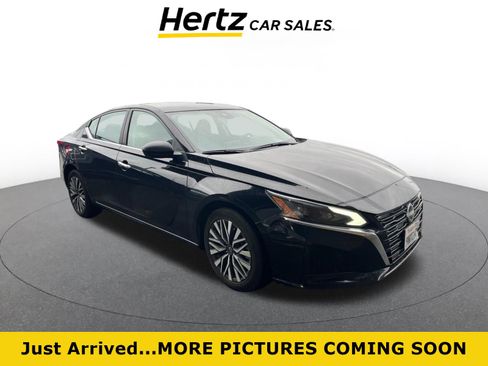 Used 2025 Nissan Altima 2.5 SV image 1