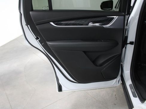 Used 2024 Cadillac XT6 Premium Luxury image 29