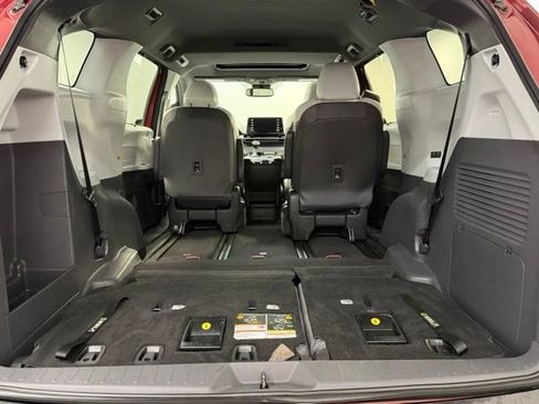 Used 2022 Toyota Sienna XLE FWD image 38