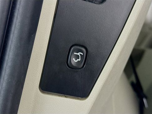 Used 2014 Chrysler Town & Country Touring-L w/ Driver Convenience Group image 30