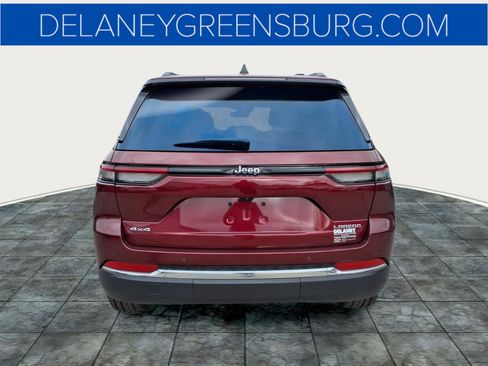 Used 2023 Jeep Grand Cherokee Laredo image 4