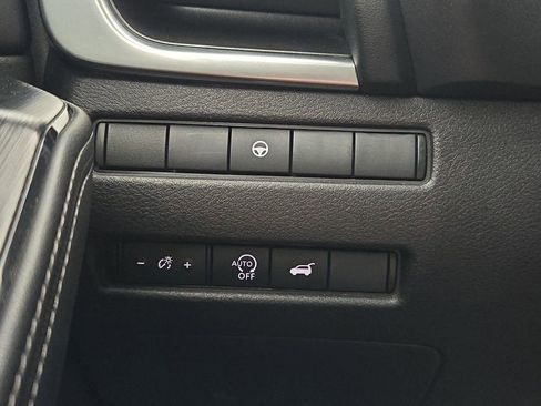 Used 2025 Nissan Rogue SV image 23