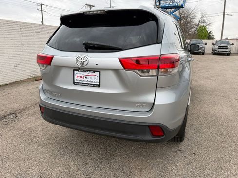 Used 2017 Toyota Highlander XLE image 5