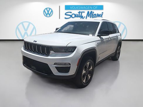 Used 2022 Jeep Grand Cherokee Limited 4xe w/ Luxury Tech Group II AWD/4WD image 3