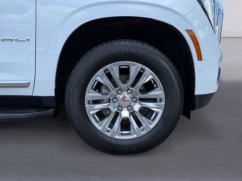 Used 2025 GMC Yukon XL Denali AWD/4WD image 9