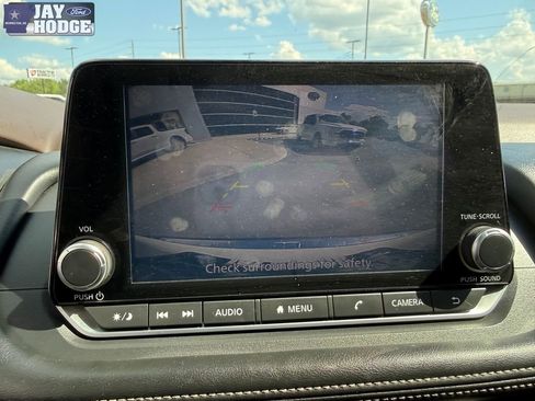 Used 2023 Nissan Rogue SV image 24