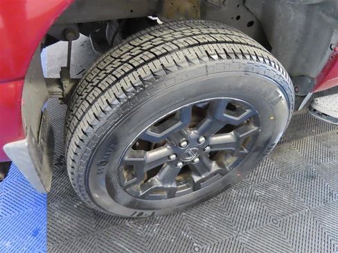 Used 2017 Nissan Titan SV image 8