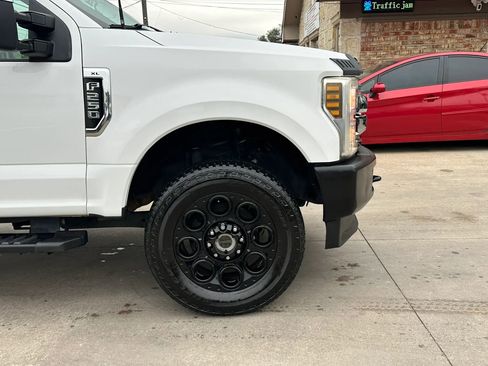 Used 2019 Ford F250 XL w/ Power Equipment Group AWD/4WD image 4