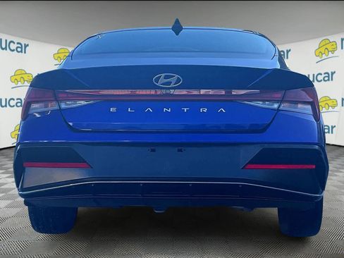 Used 2025 Hyundai Elantra SEL image 5