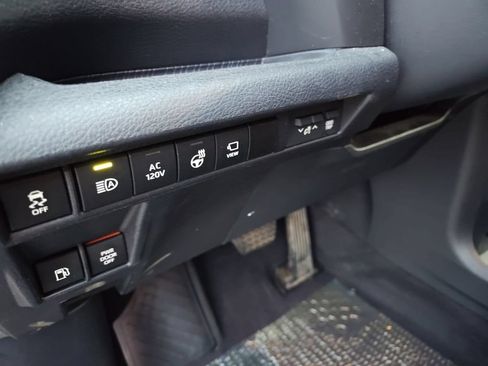 Used 2025 Toyota Sienna Platinum AWD/4WD image 10
