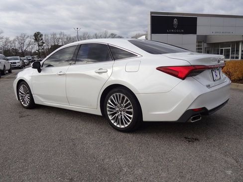 Used 2019 Toyota Avalon Limited image 7