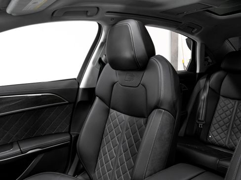Used 2023 Audi S8 image 12