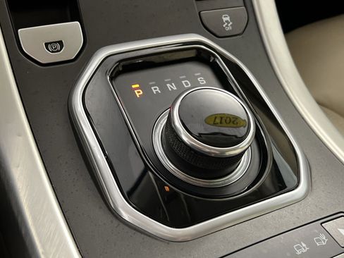 Used 2017 Land Rover Range Rover Evoque SE image 22