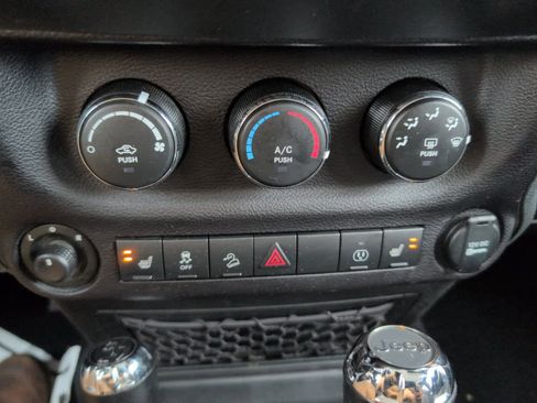 Used 2018 Jeep Wrangler Unlimited Rubicon w/ Cold Weather Group image 28