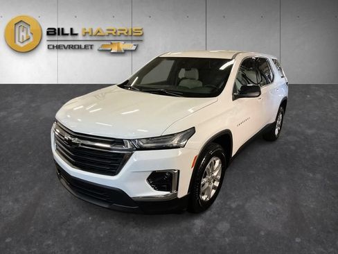 Used 2023 Chevrolet Traverse LS FWD image 1