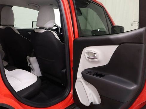 Used 2022 Jeep Renegade Latitude image 16