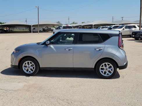 Used 2025 Kia Soul LX w/ LX Technology Package FWD image 5