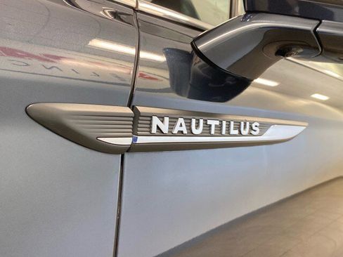 Used 2022 Lincoln Nautilus Reserve image 13