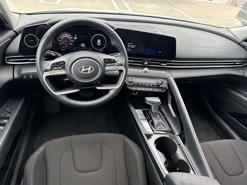 Used 2024 Hyundai Elantra SEL w/ Convenience Package FWD image 10