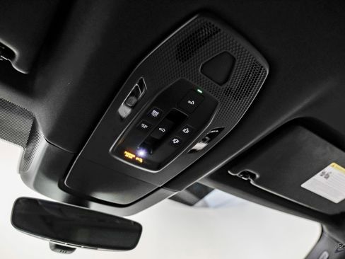 Used 2025 Porsche Macan 4 Electric AWD/4WD image 38