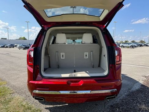 Used 2021 GMC Acadia Denali w/ Denali Technology Package FWD image 13
