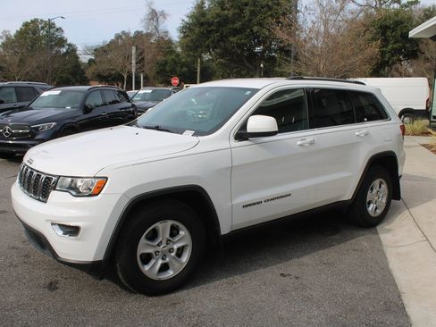 Used 2017 Jeep Grand Cherokee Laredo w/ Quick Order Package 2BE image 12