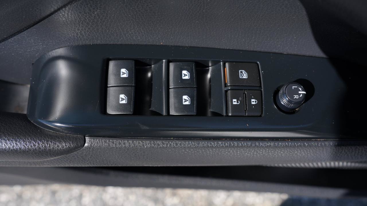 Used 2018 Toyota Camry SE w/ Moonroof Package FWD image 13