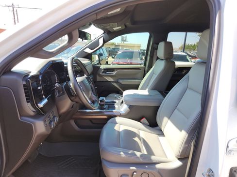 Used 2024 Chevrolet Silverado 1500 LT Trail Boss w/ Convenience Package II AWD/4WD image 16