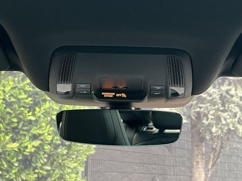 Used 2021 Porsche Taycan image 40