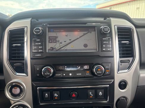 Used 2018 Nissan Titan PRO-4X AWD/4WD image 17