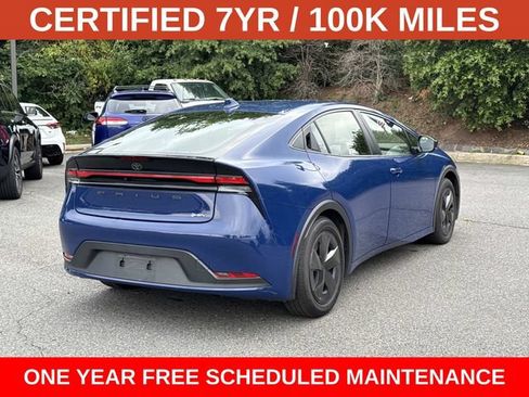 Used 2024 Toyota Prius LE FWD image 2