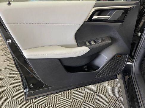 New 2025 Mitsubishi Outlander SE image 21