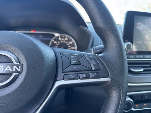 Used 2024 Nissan Altima 2.5 SV image 23