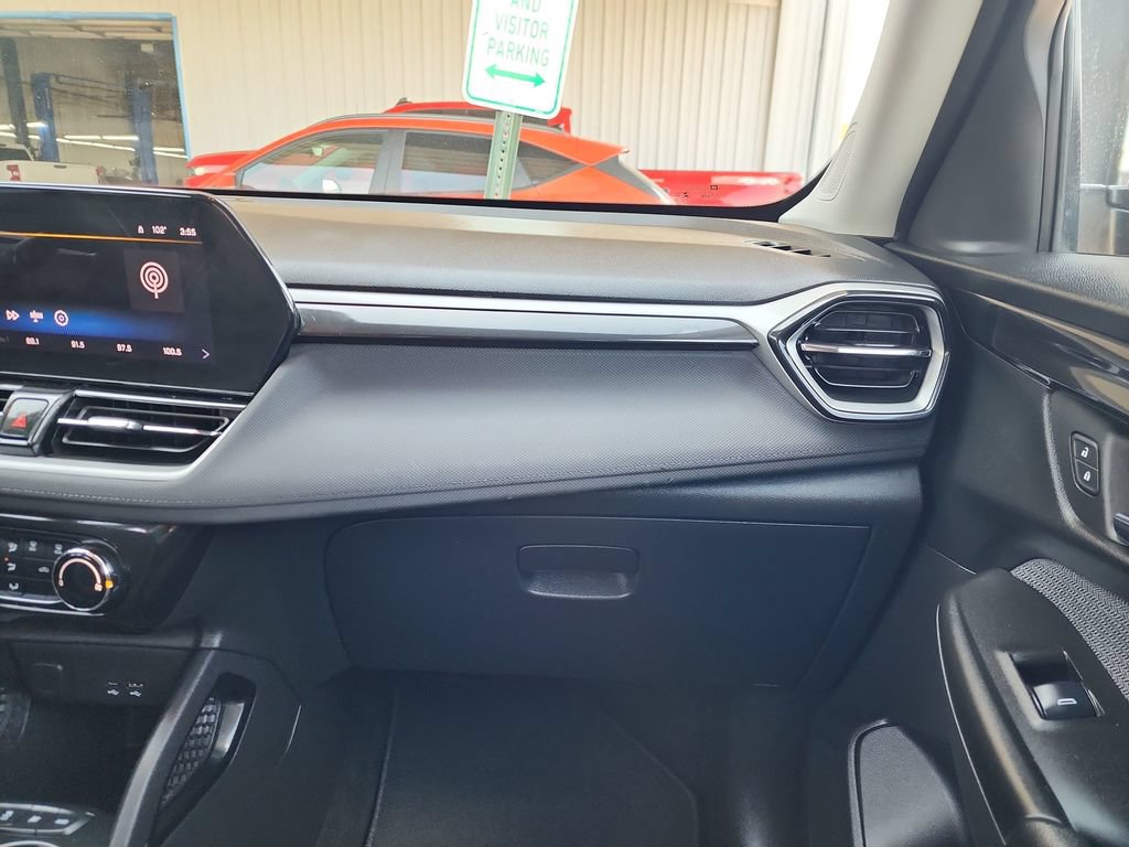 Used 2025 Chevrolet TrailBlazer LT AWD/4WD image 20