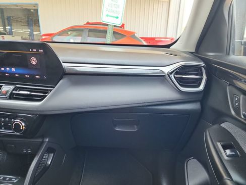 Used 2025 Chevrolet TrailBlazer LT AWD/4WD image 20