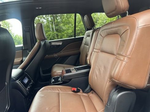 Used 2022 Lincoln Aviator Reserve w/ Equipment Group 201A image 10