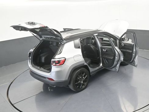 Used 2022 Jeep Compass Latitude FWD image 63
