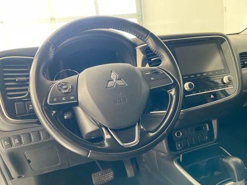 Used 2020 Mitsubishi Outlander SE AWD/4WD image 14